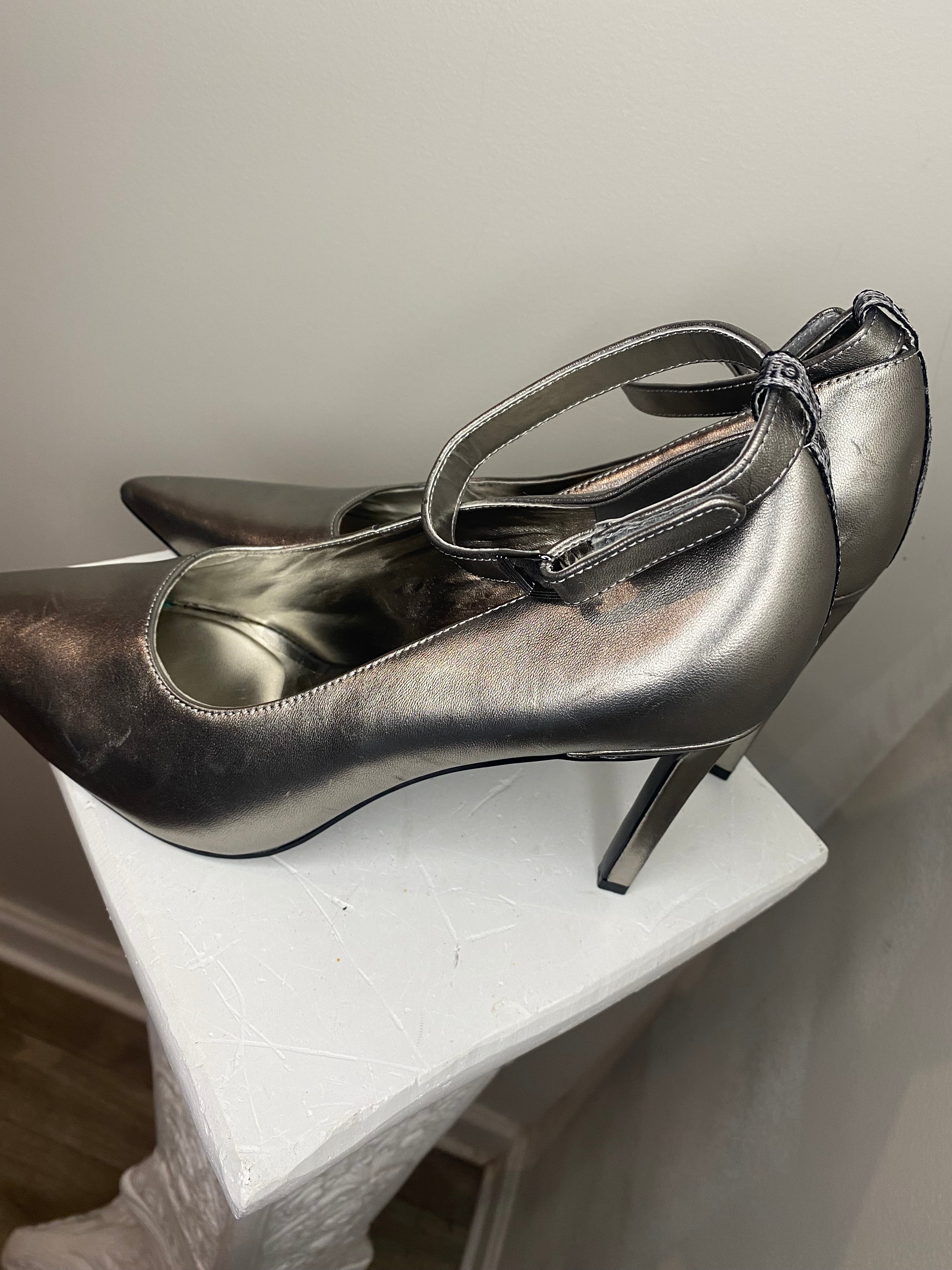Karl Lagerfeld leather pumps (Sz 11)
