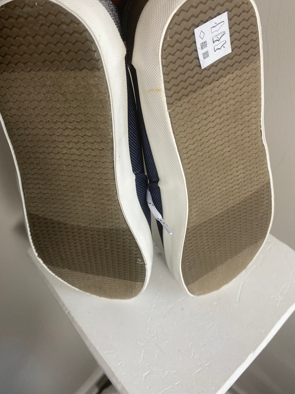 Sperry walking shoes (Sz 6)