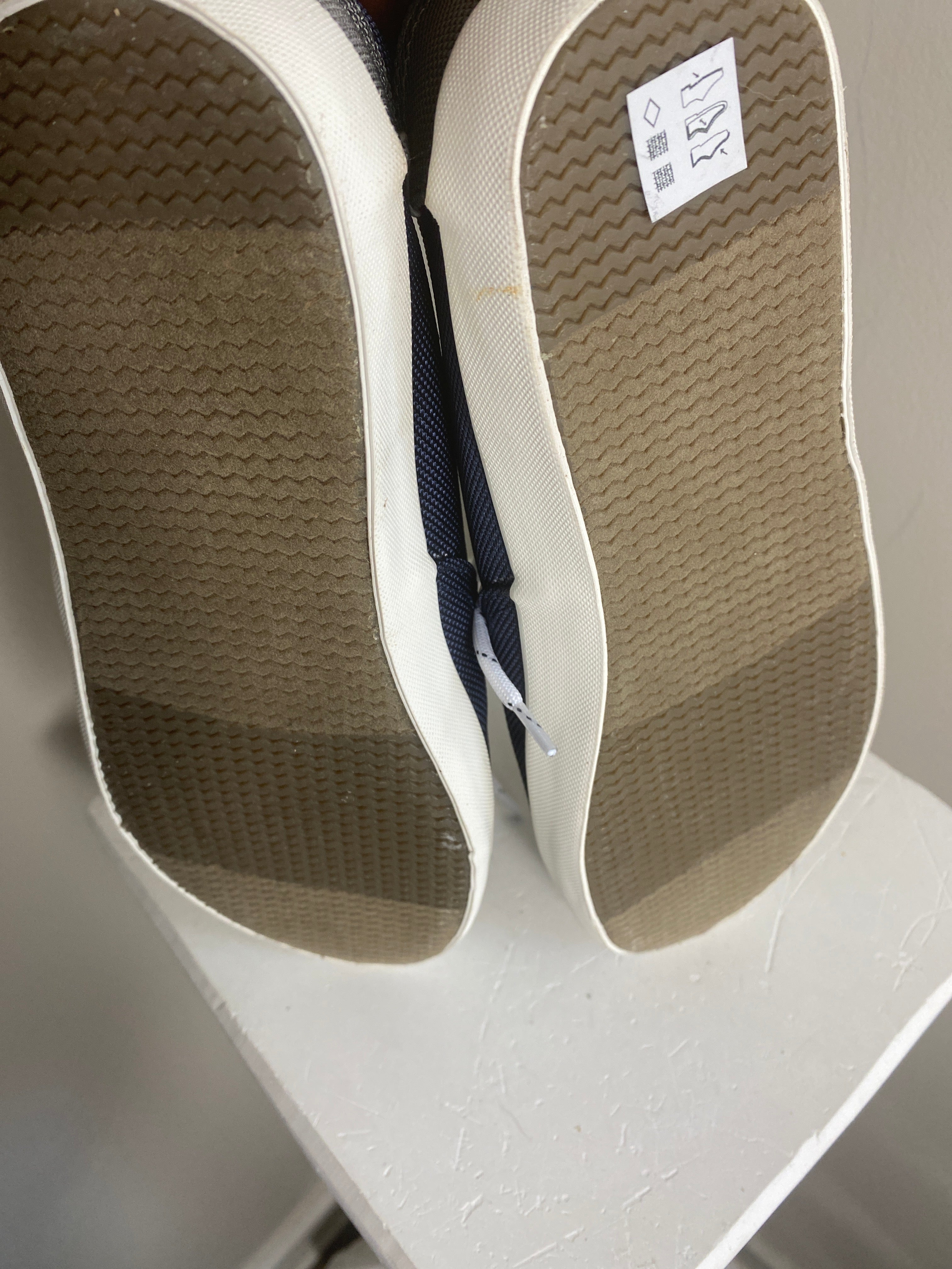 Sperry walking shoes (Sz 6)