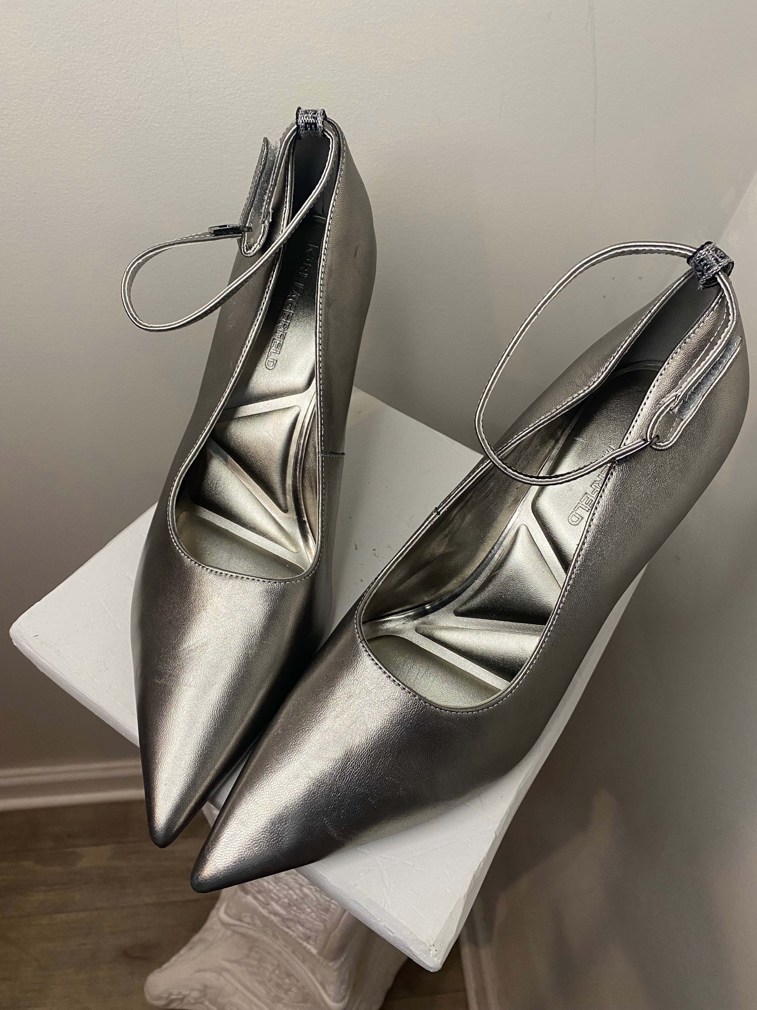 Karl Lagerfeld leather pumps (Sz 11)