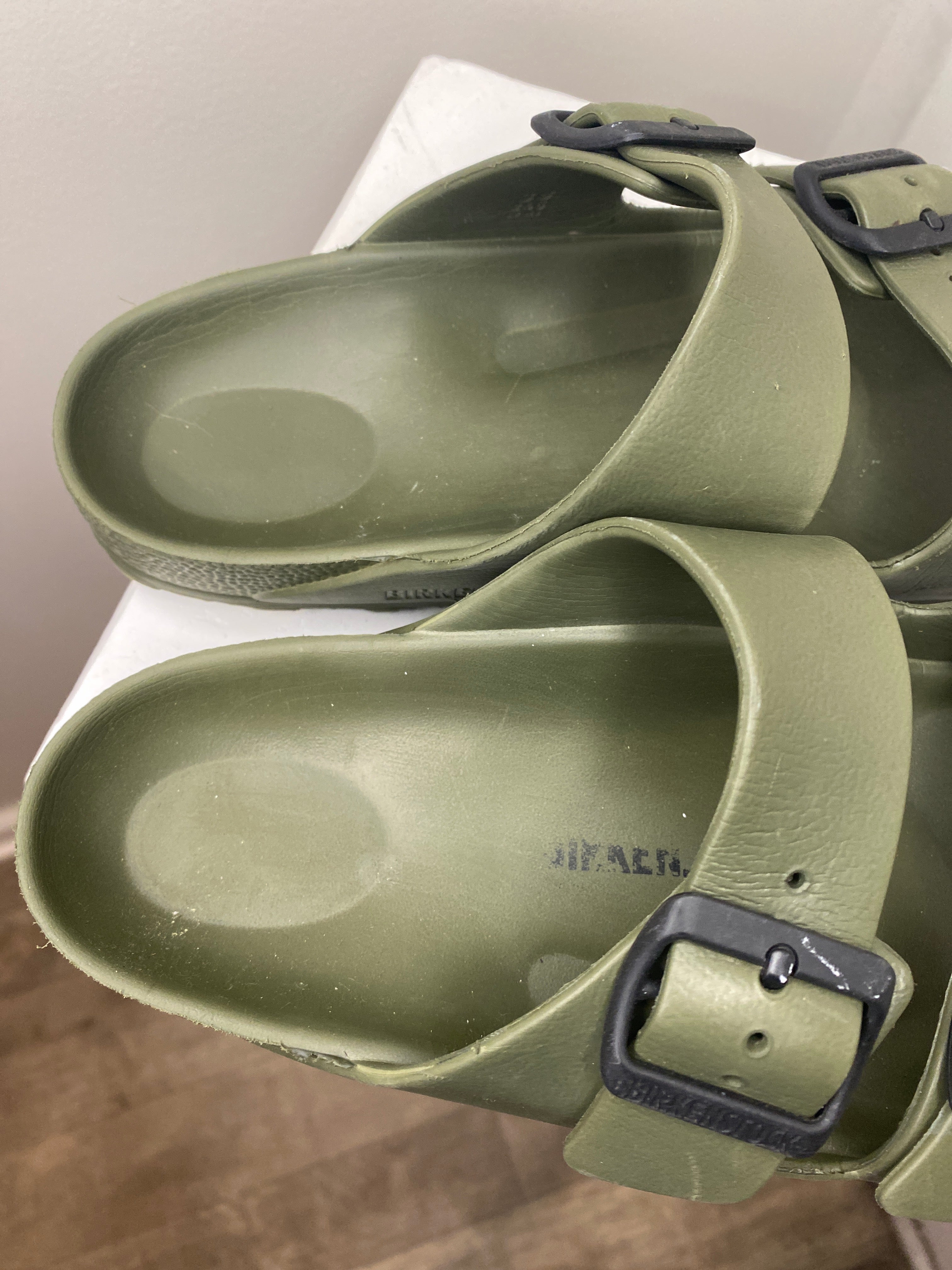 Women’s Birkenstock sandals (Sz 7)