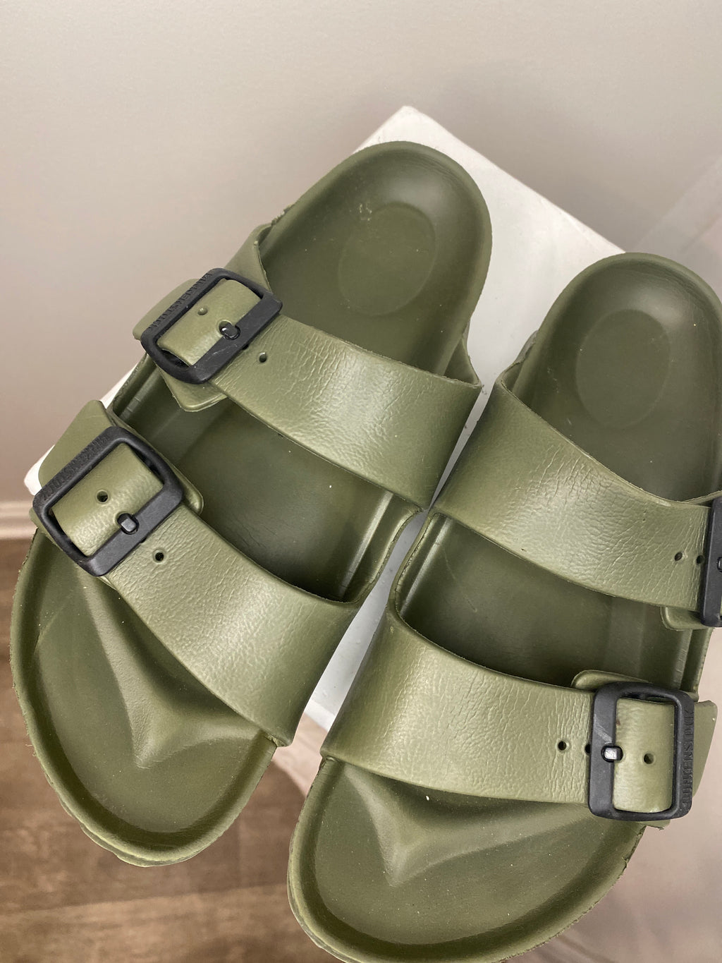 Women’s Birkenstock sandals (Sz 7)