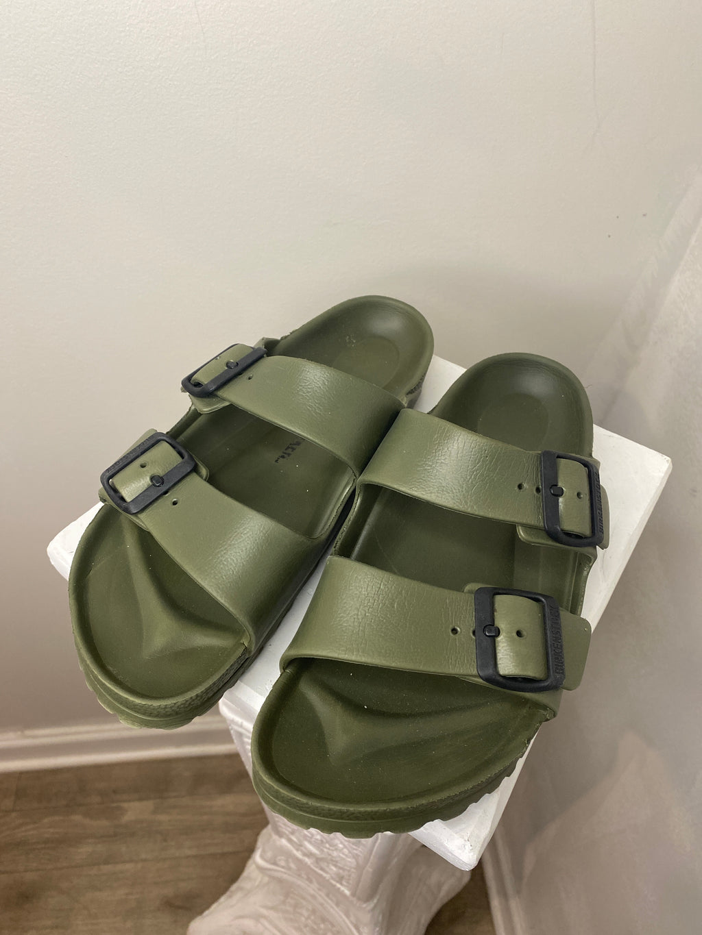 Women’s Birkenstock sandals (Sz 7)