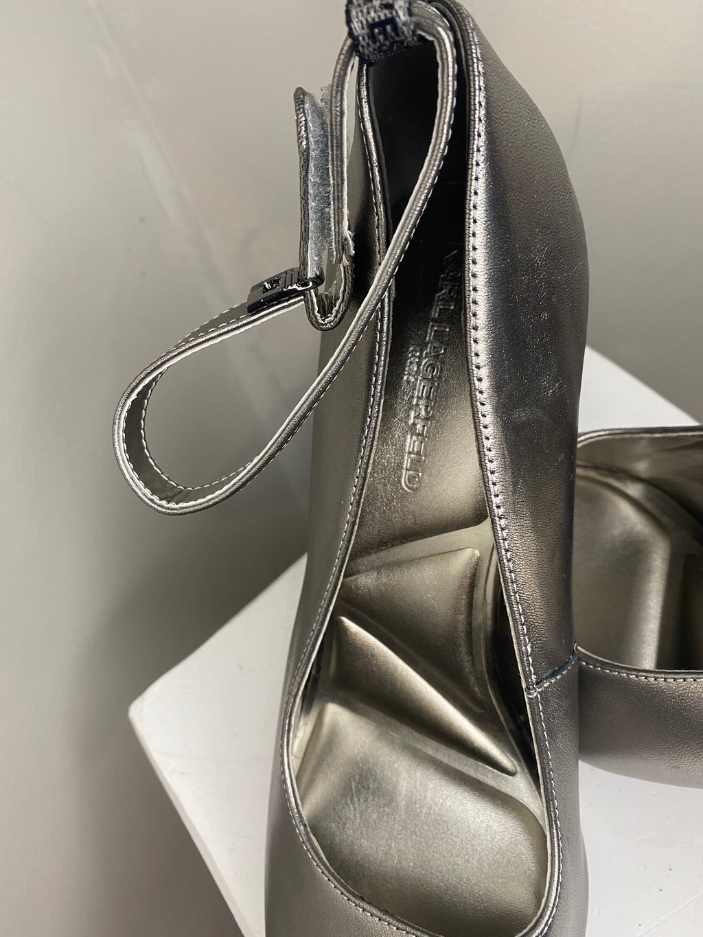Karl Lagerfeld leather pumps (Sz 11)