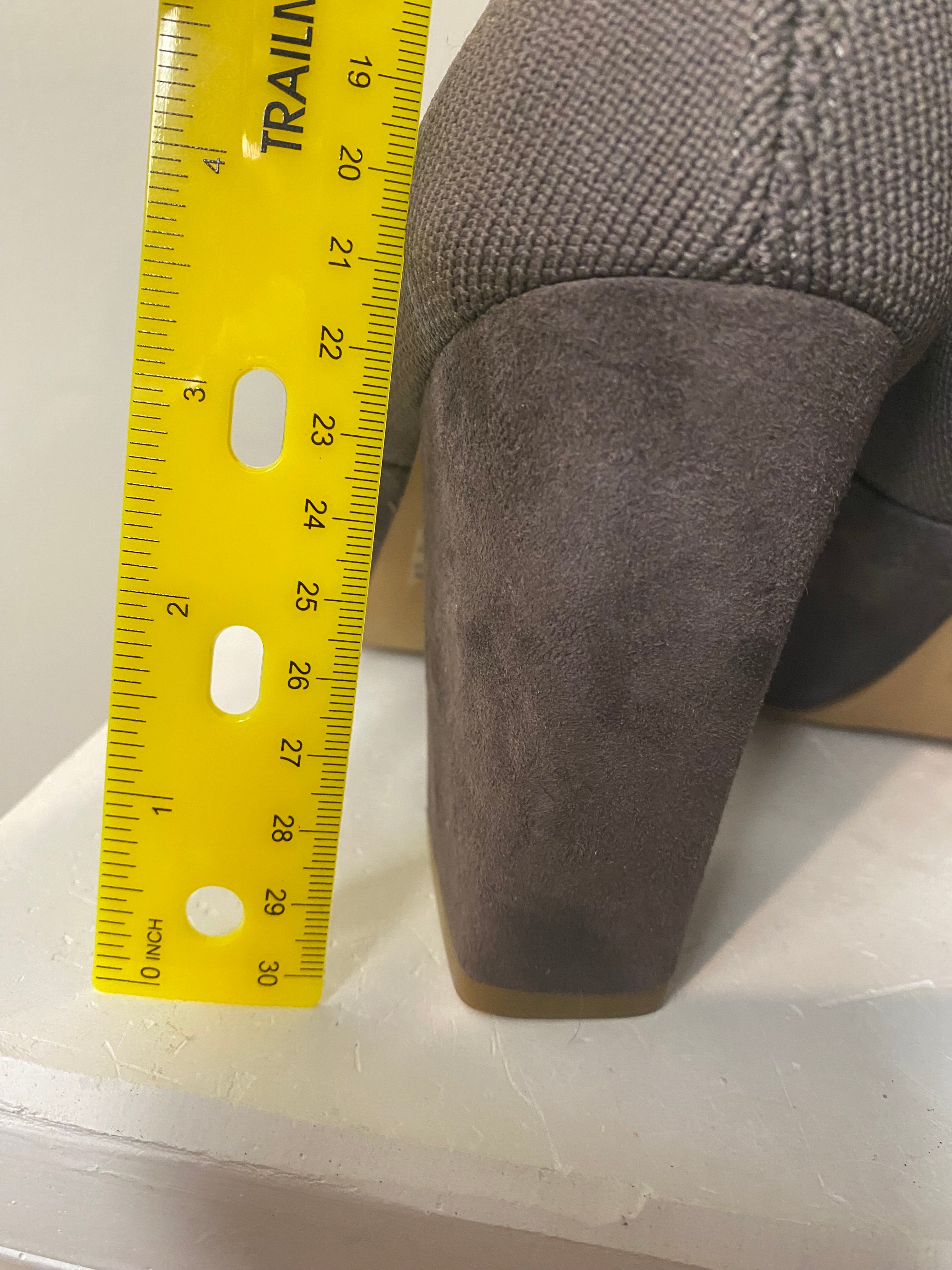 Steve Madden women’s leather booties (Sz 10)