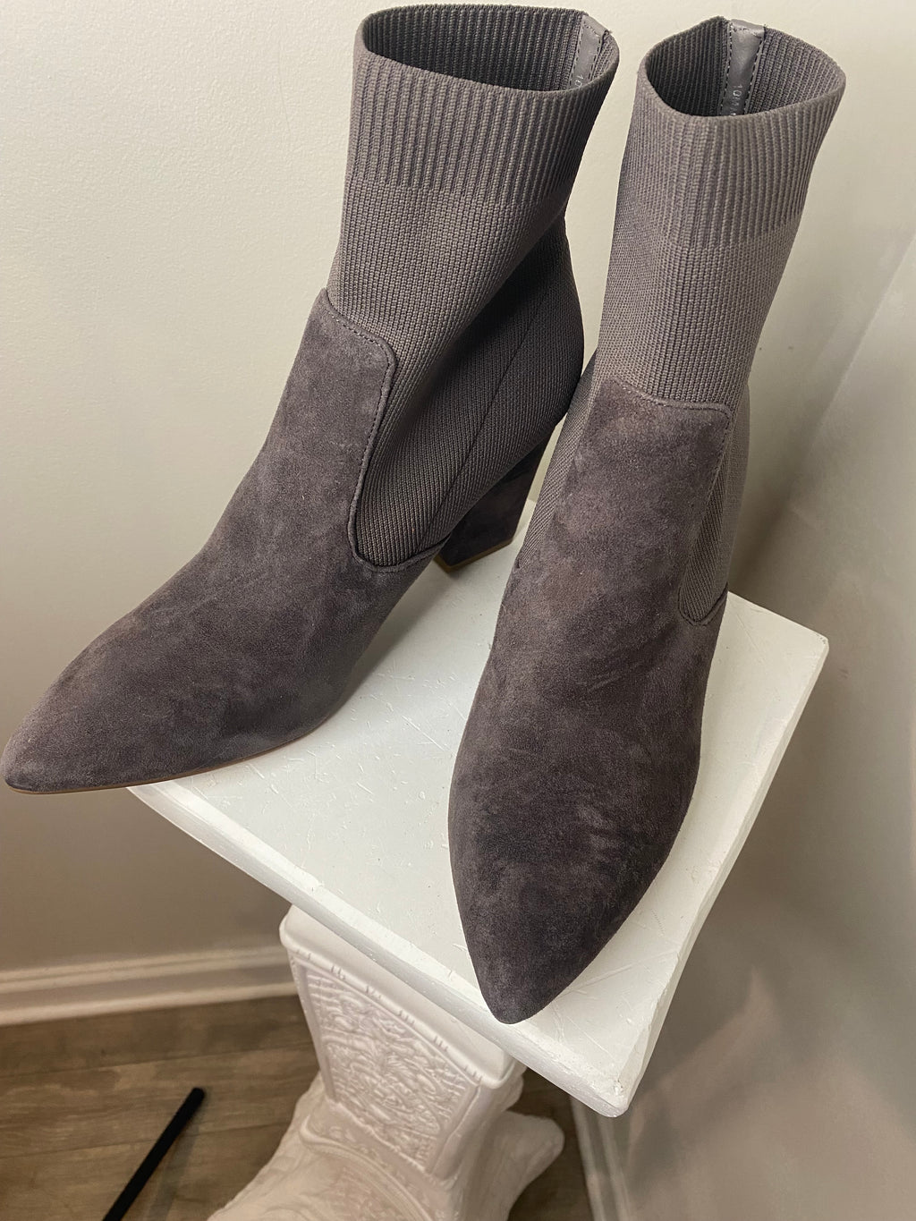 Steve Madden women’s leather booties (Sz 10)