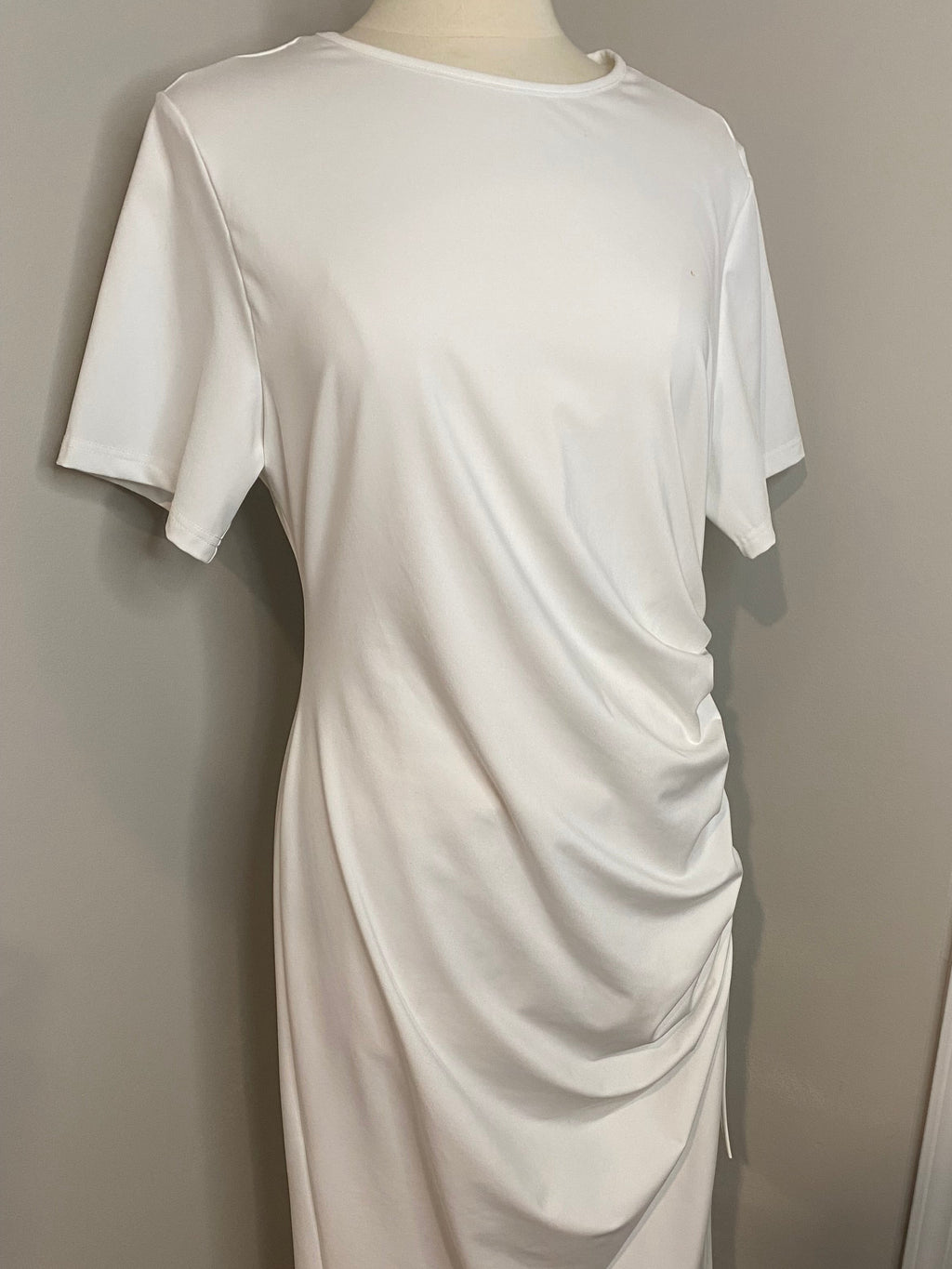 White ruched dress with split (Sz XXL)