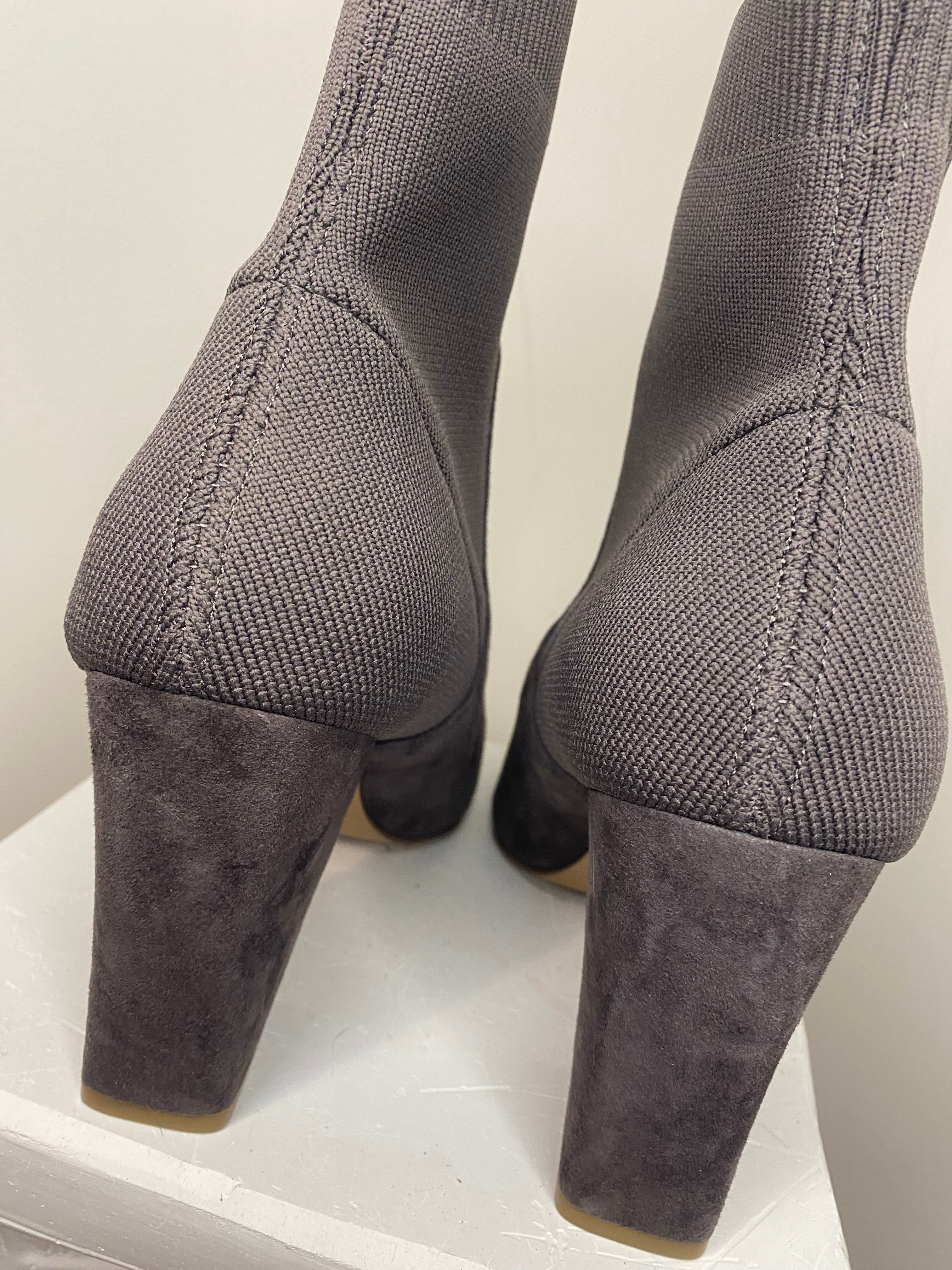 Steve Madden women’s leather booties (Sz 10)