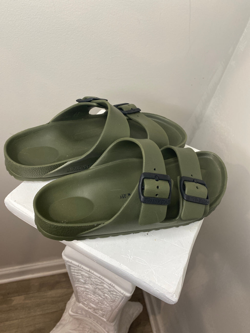 Women’s Birkenstock sandals (Sz 7)