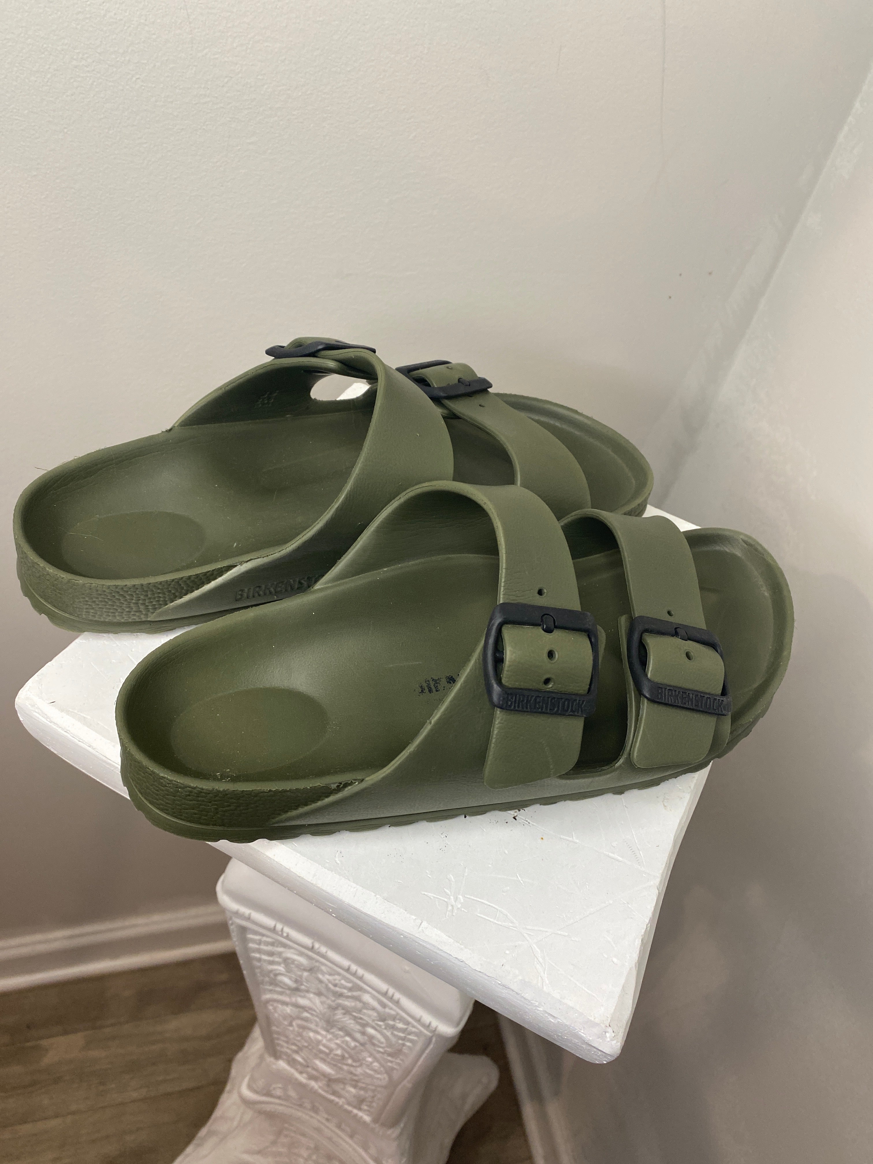 Women’s Birkenstock sandals (Sz 7)